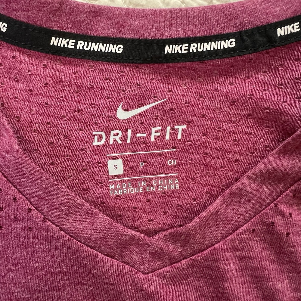 Nike Men's Dri-Fit Breathe Running Top Size S AA4858-665 Berry NEW - Picture 6 of 8